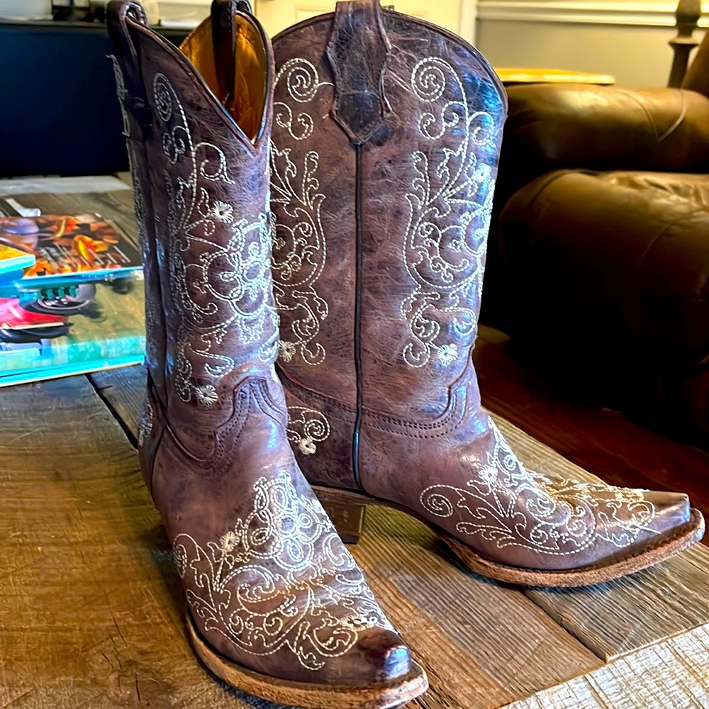 Corral boots
